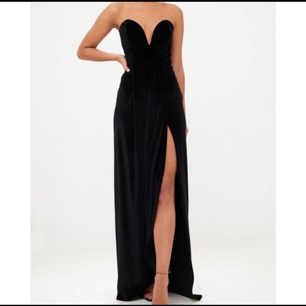 Sweetheart dress with high slit